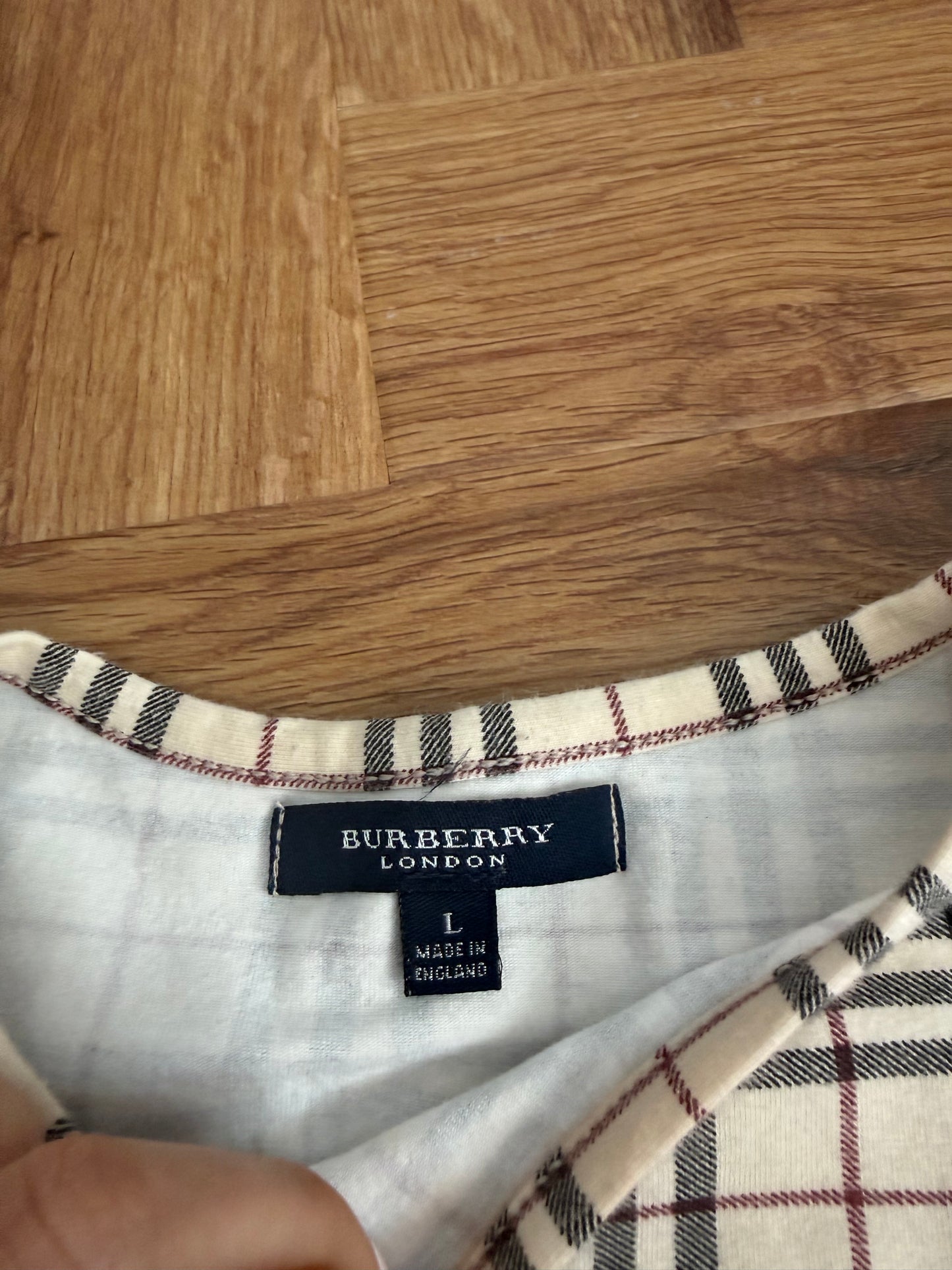 Burberry Tee (L)