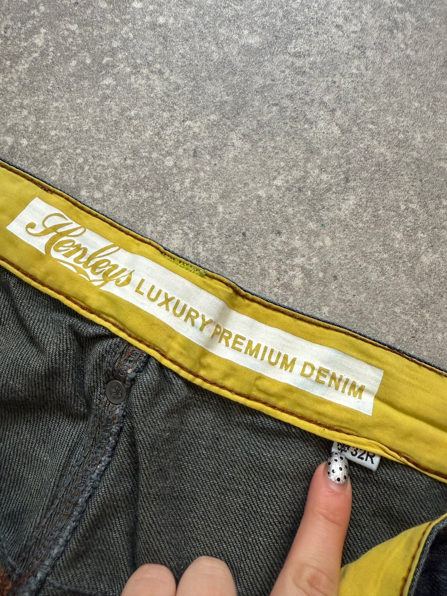 Henley’s Cargo Jeans