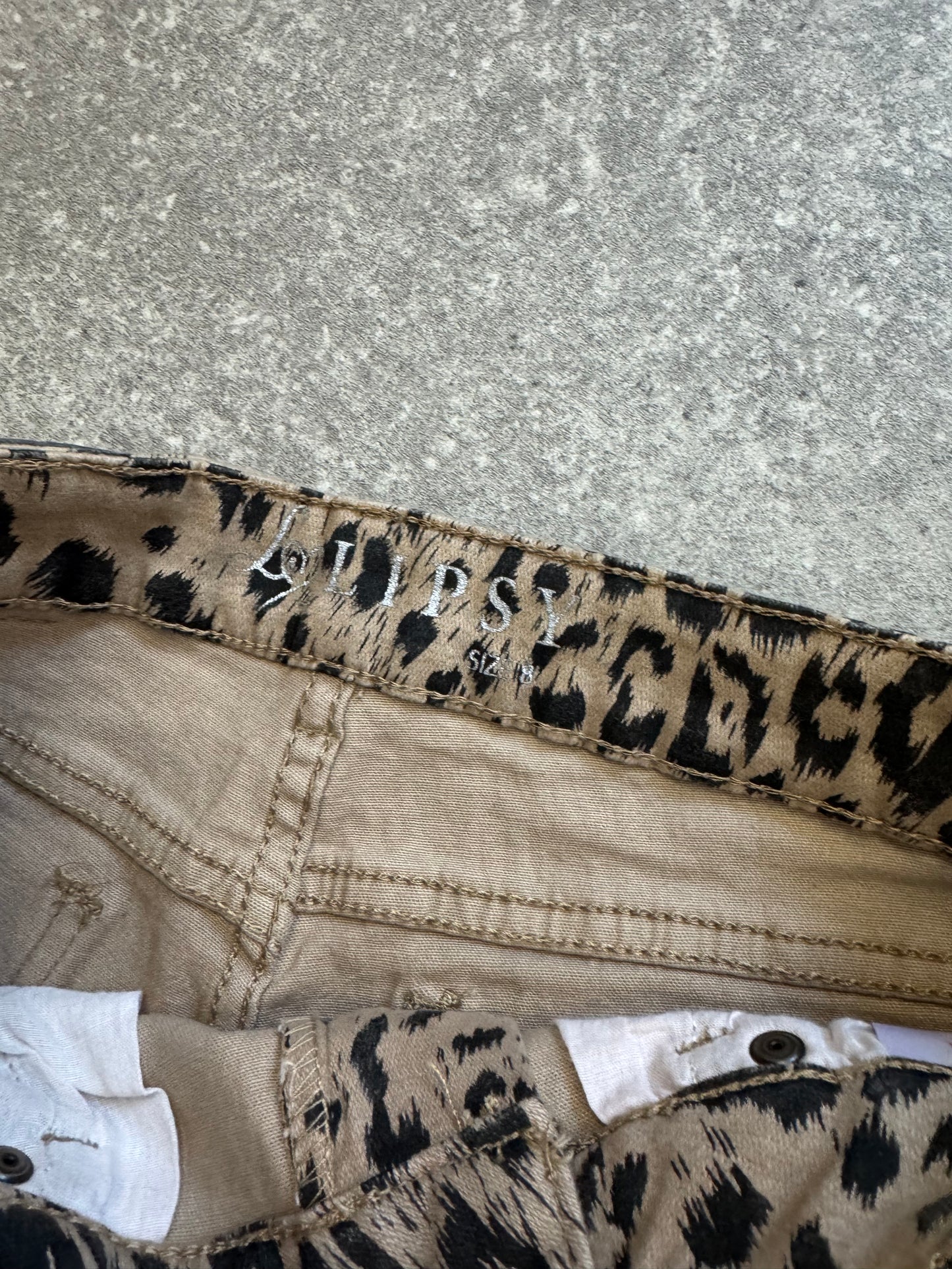 Lipsy Leopard Shorts (UK8)