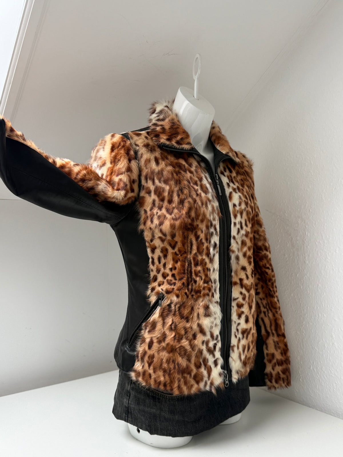 Leopard Faux Fur Jacket With Leather Accents (M)