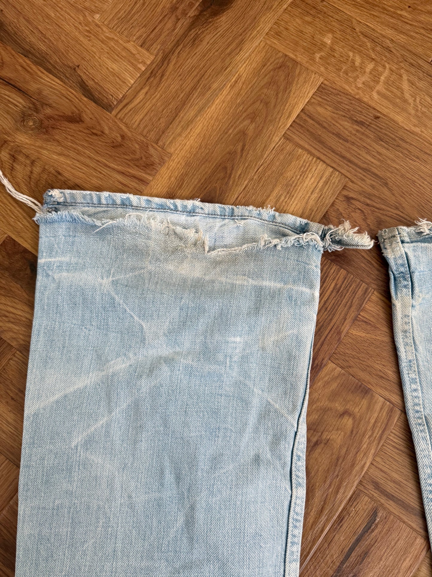 Y2K Distressed Baggy Jean (UK14)