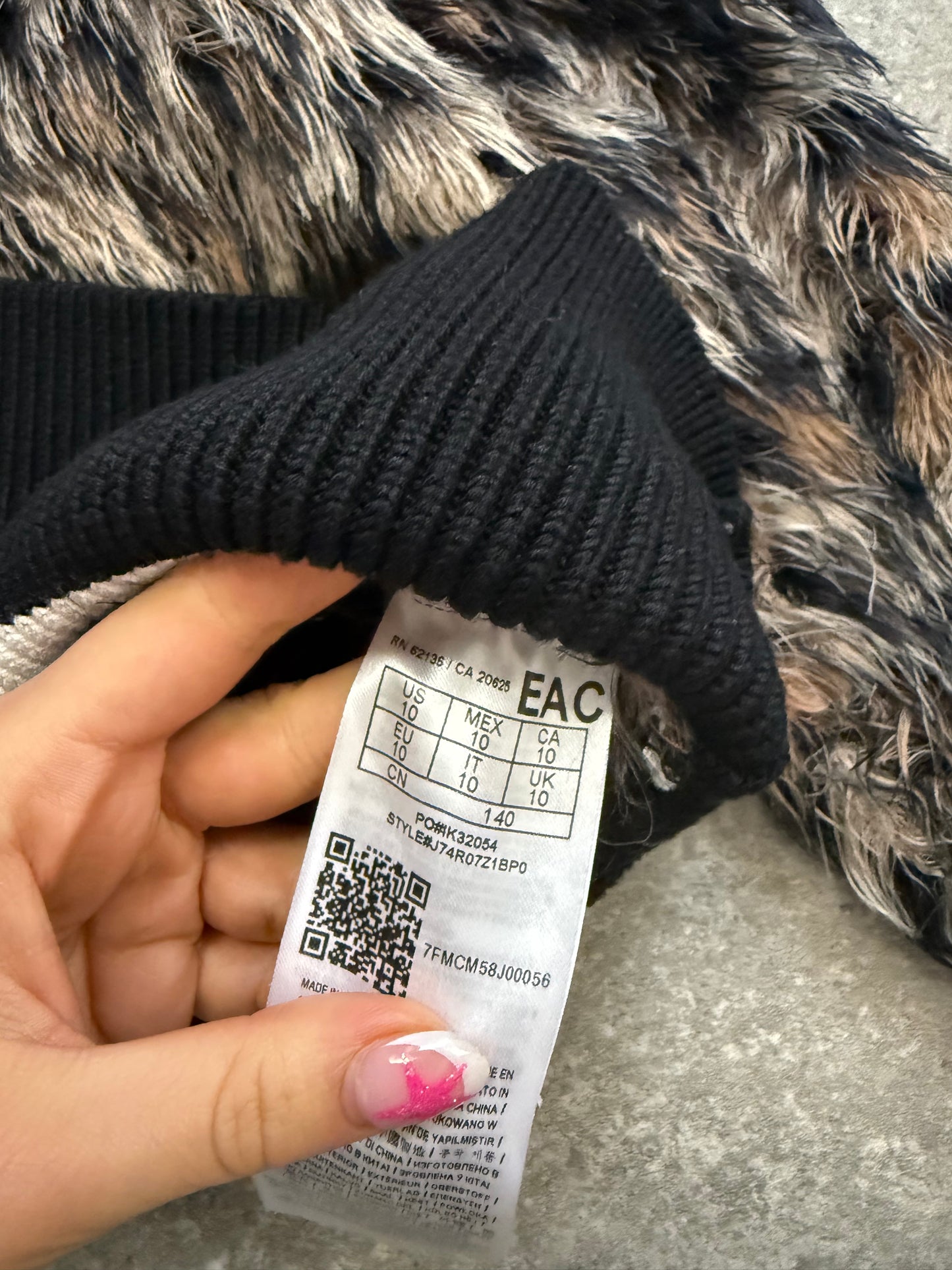 Fluffy Guess Jumper (UK10)