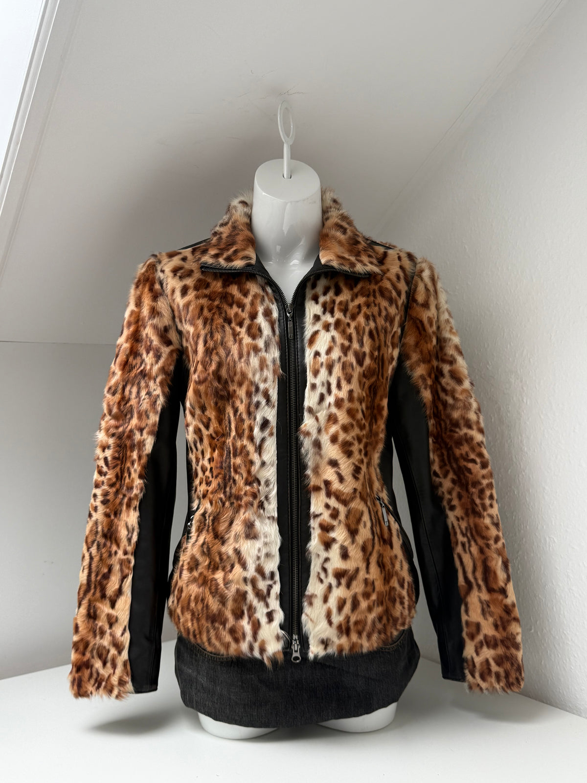 Leopard Faux Fur Jacket With Leather Accents (M)
