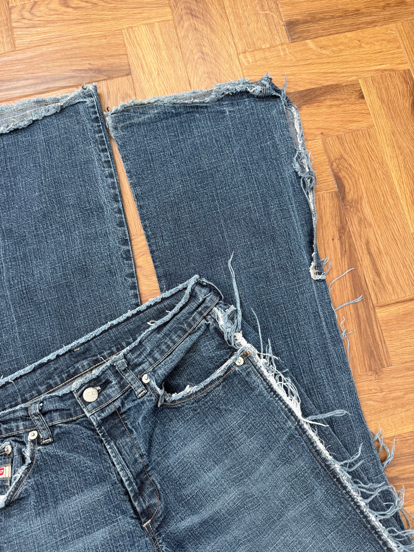 Diesel Distressed Jeans (31)