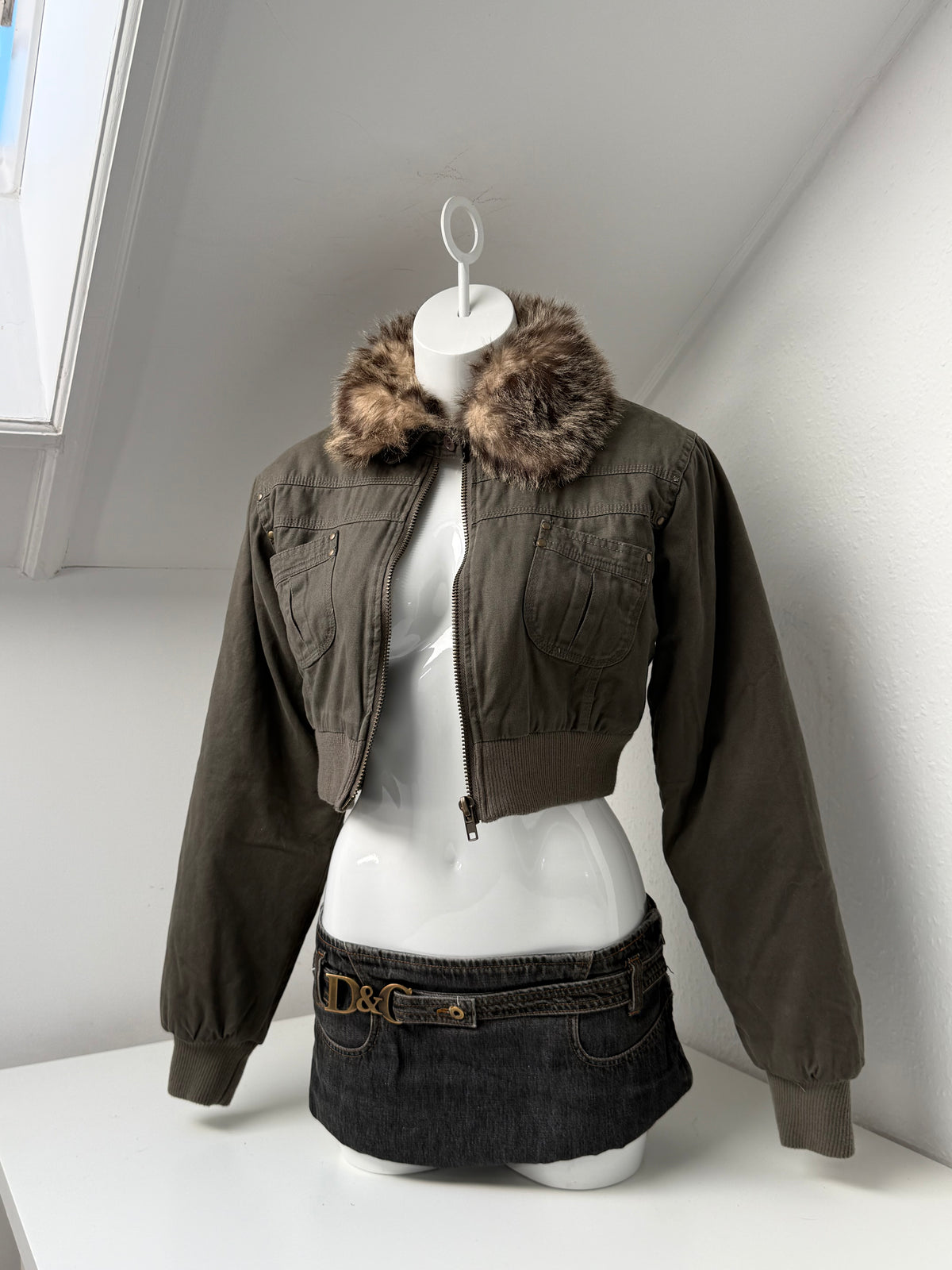 Cropped Vintage Bomber Jacket (L)