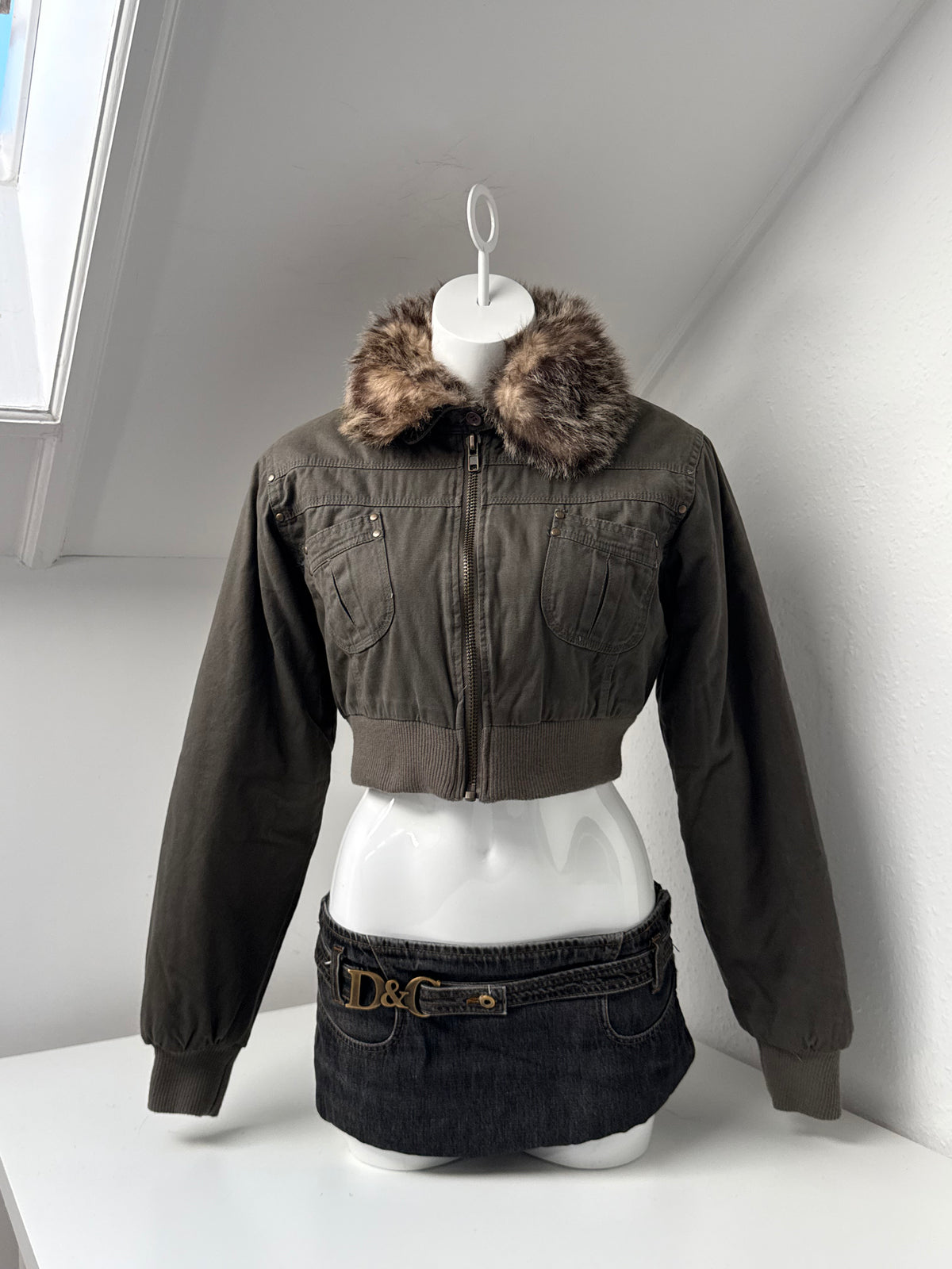Cropped Vintage Bomber Jacket (L)