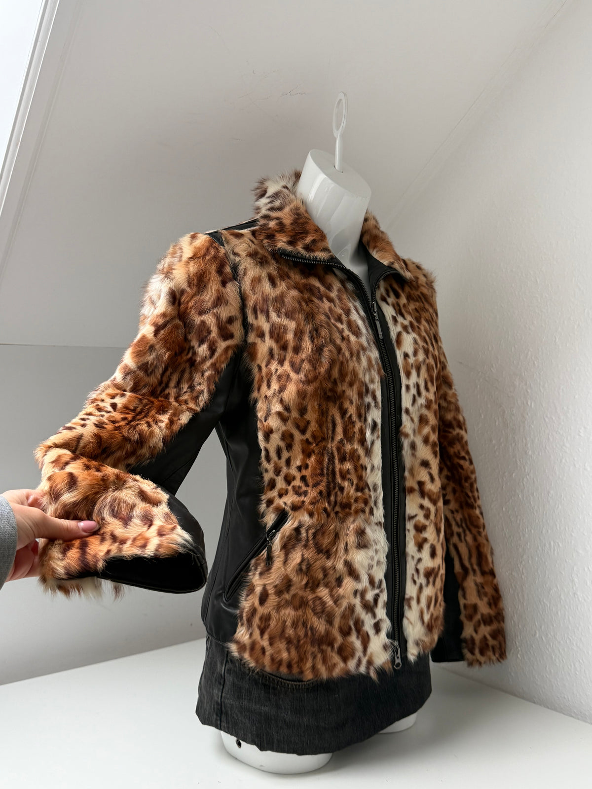 Leopard Faux Fur Jacket With Leather Accents (M)