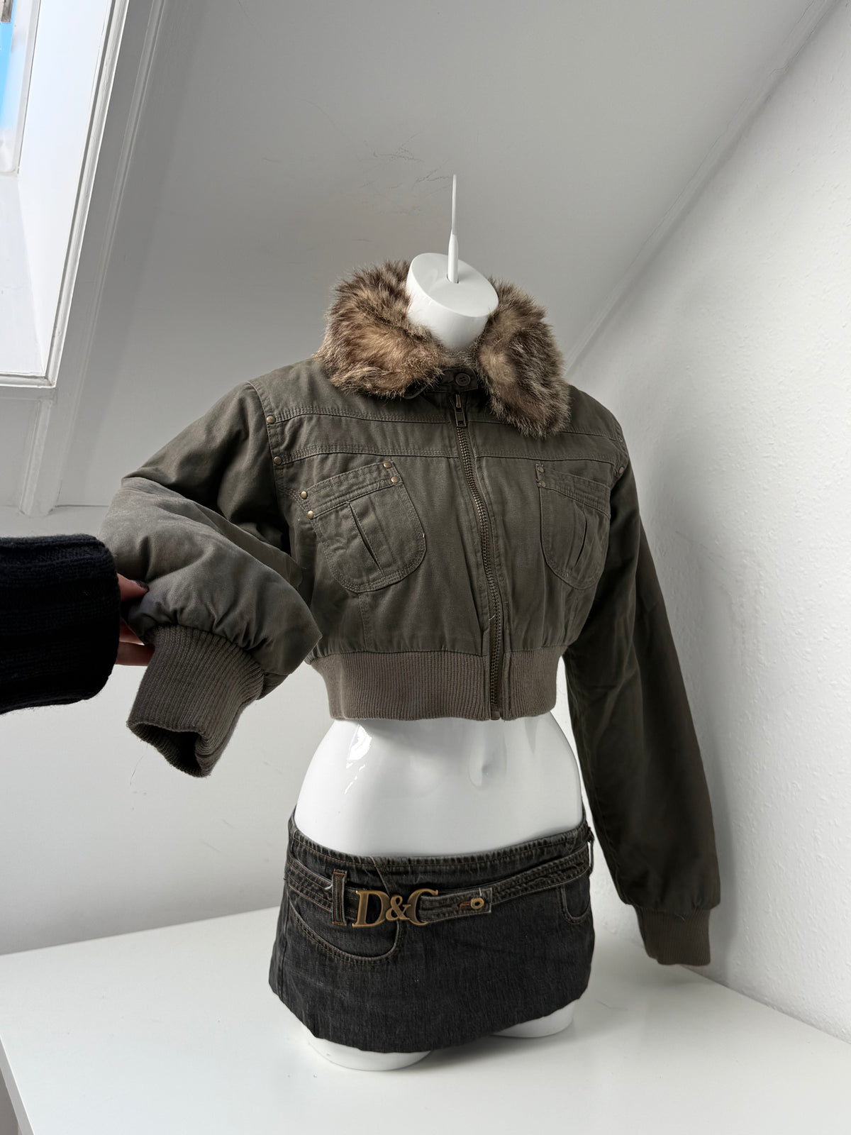 Cropped Vintage Bomber Jacket (L)