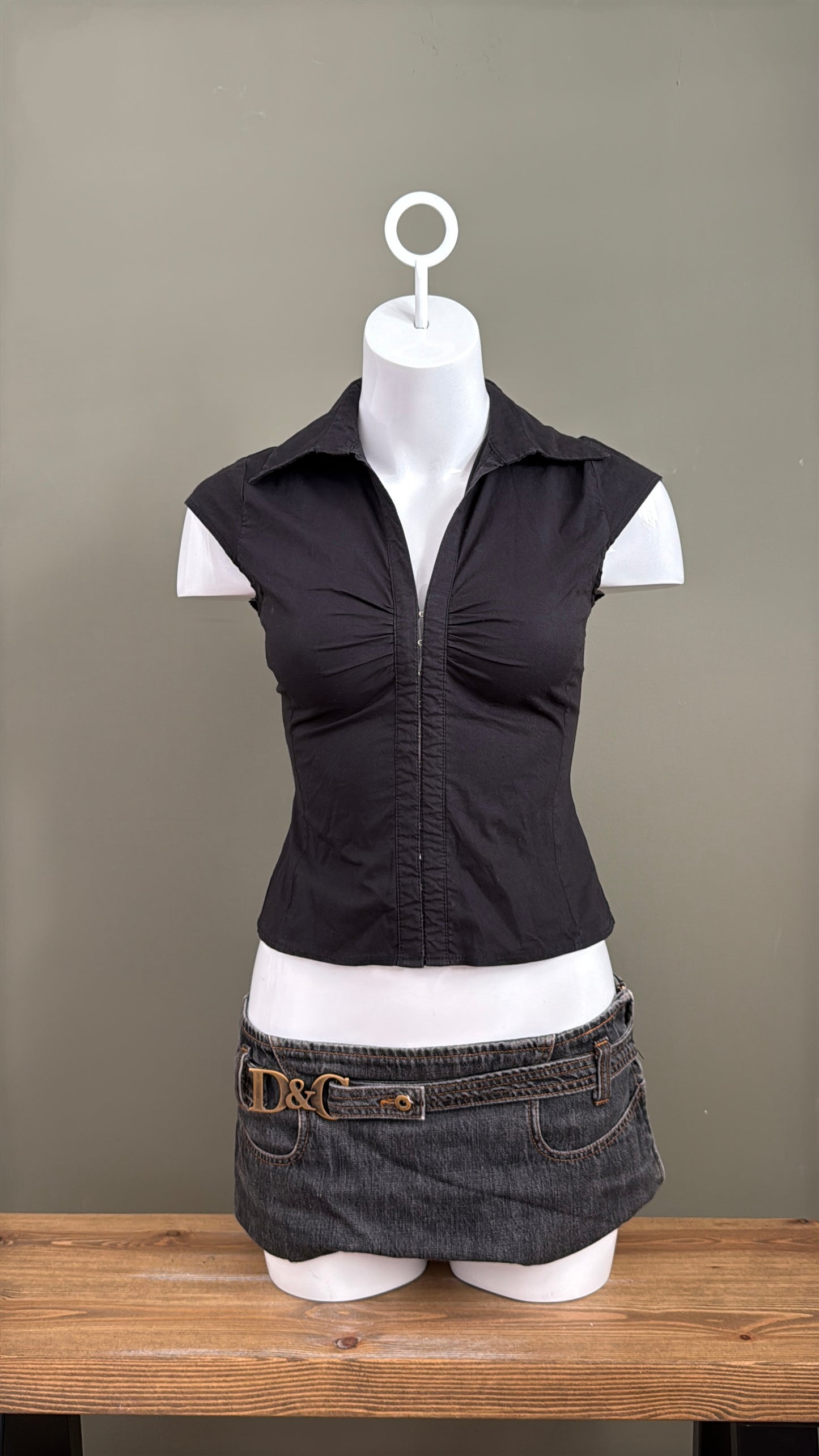 Hook & Eye Fitted Blouse (UK8)
