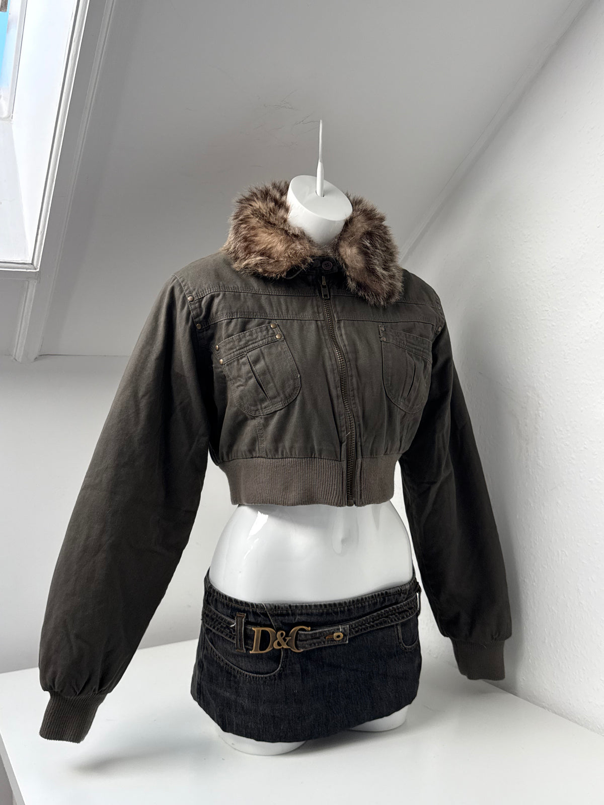 Cropped Vintage Bomber Jacket (L)