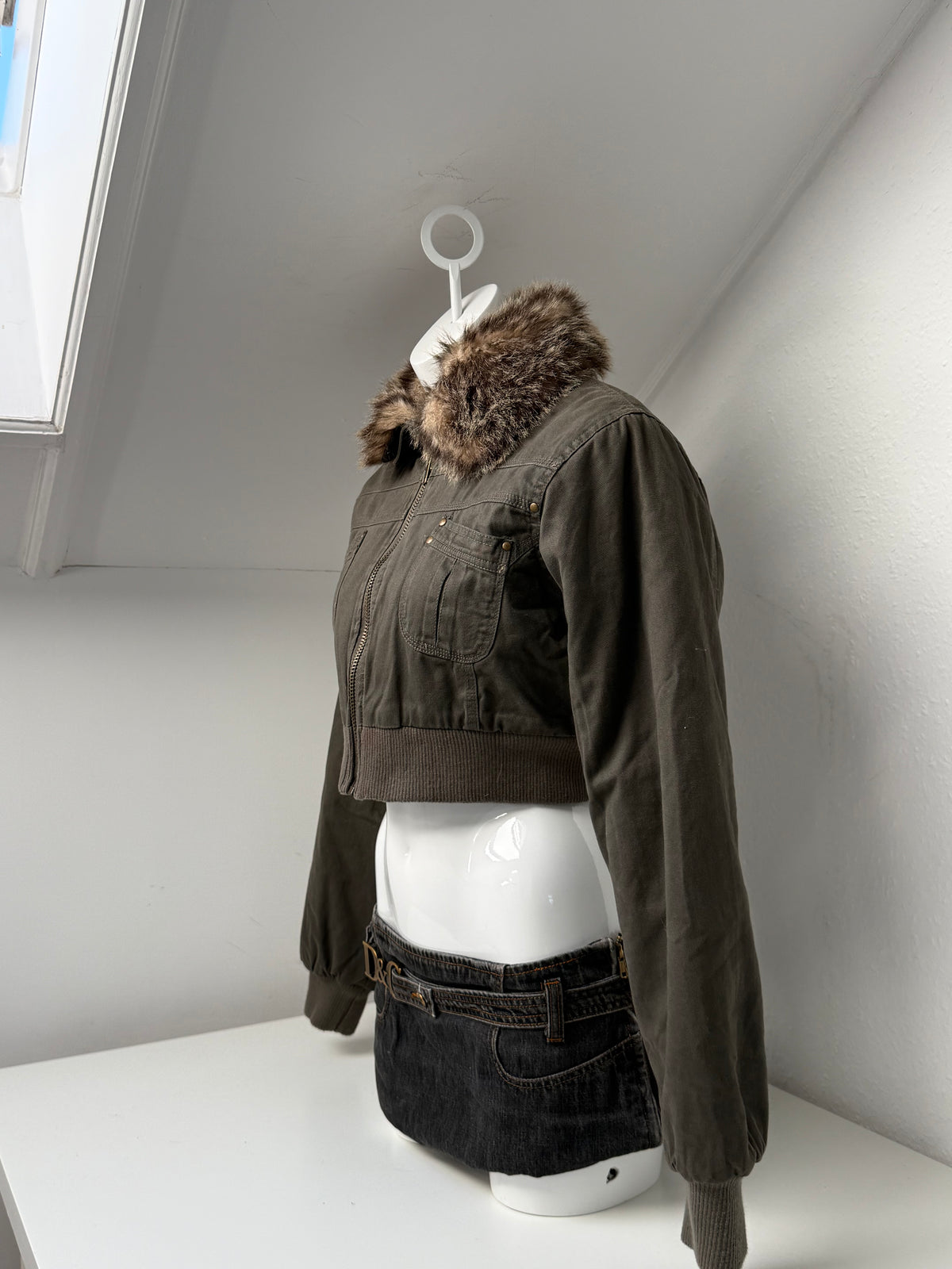 Cropped Vintage Bomber Jacket (L)