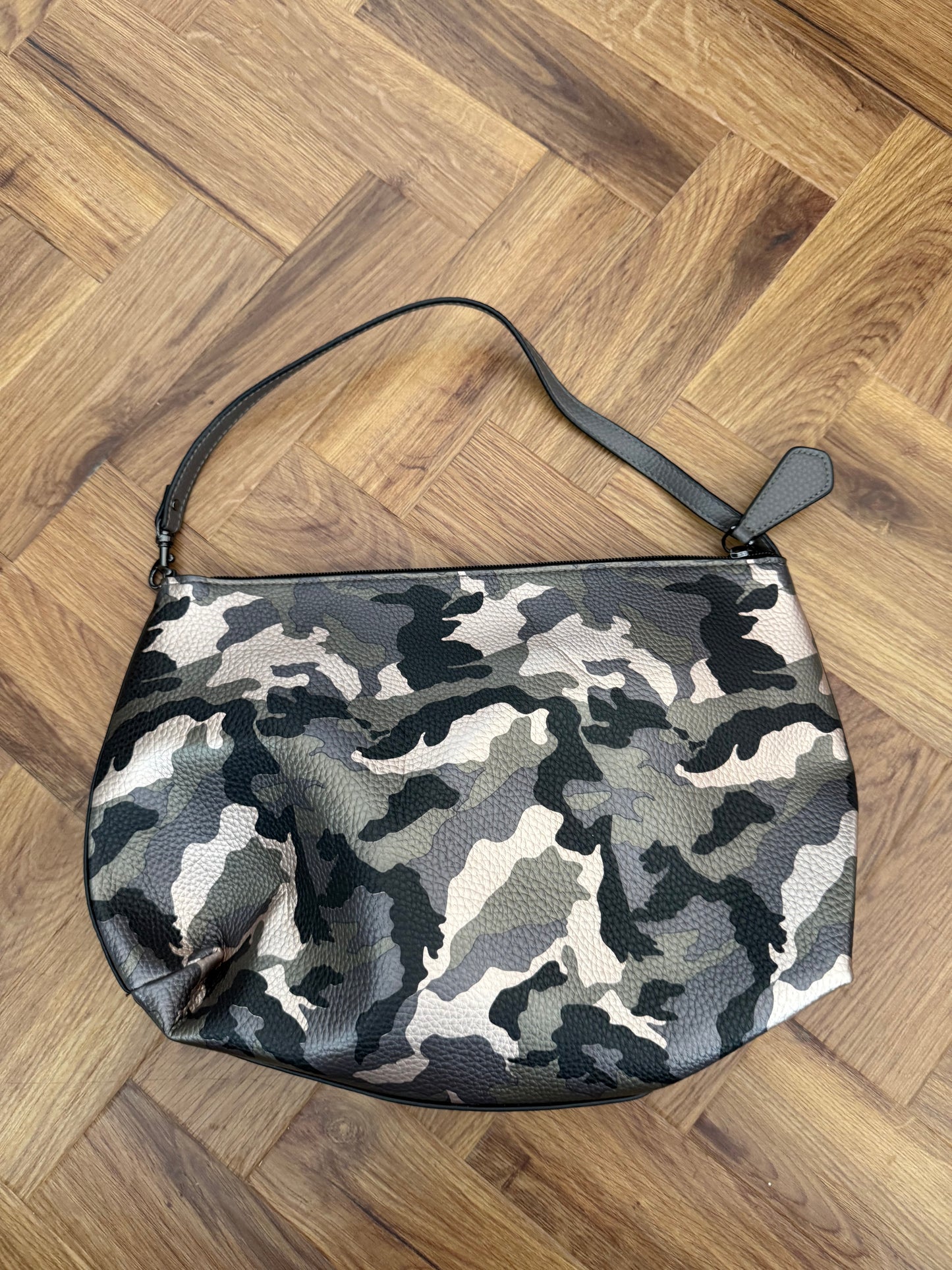 Guess Camouflage Shoulder Bag