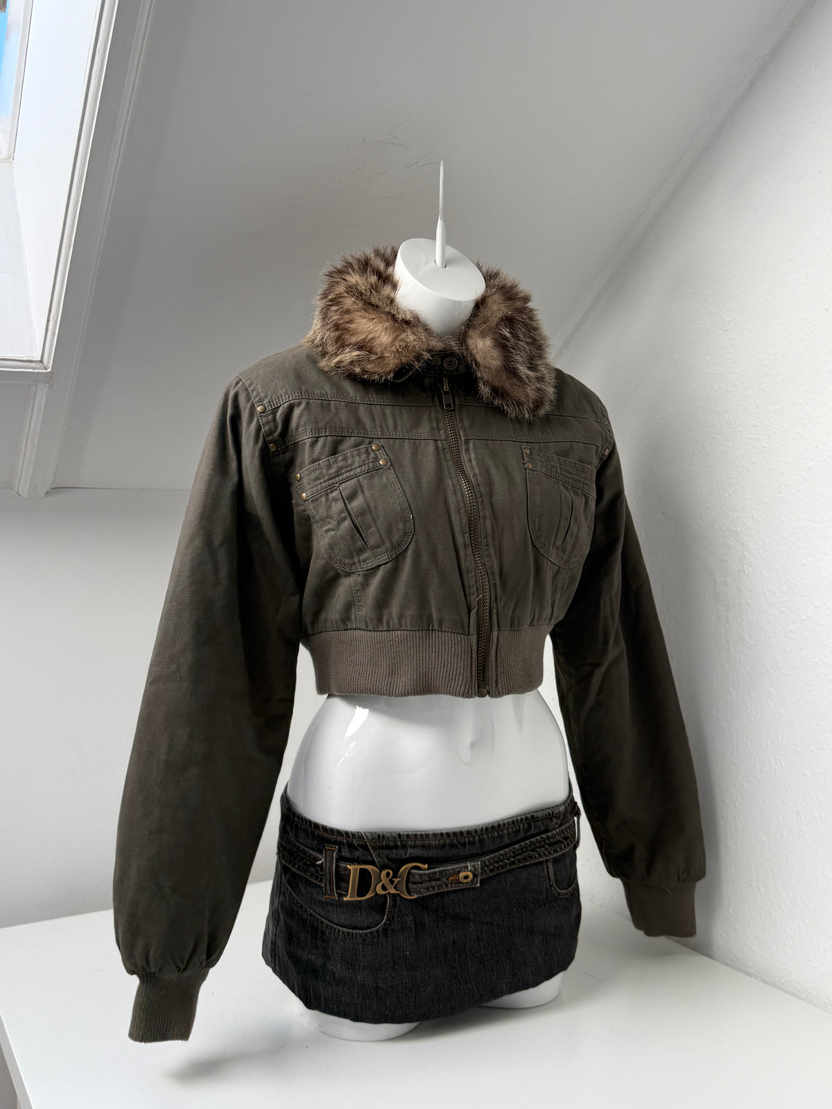 Cropped Vintage Bomber Jacket (L)