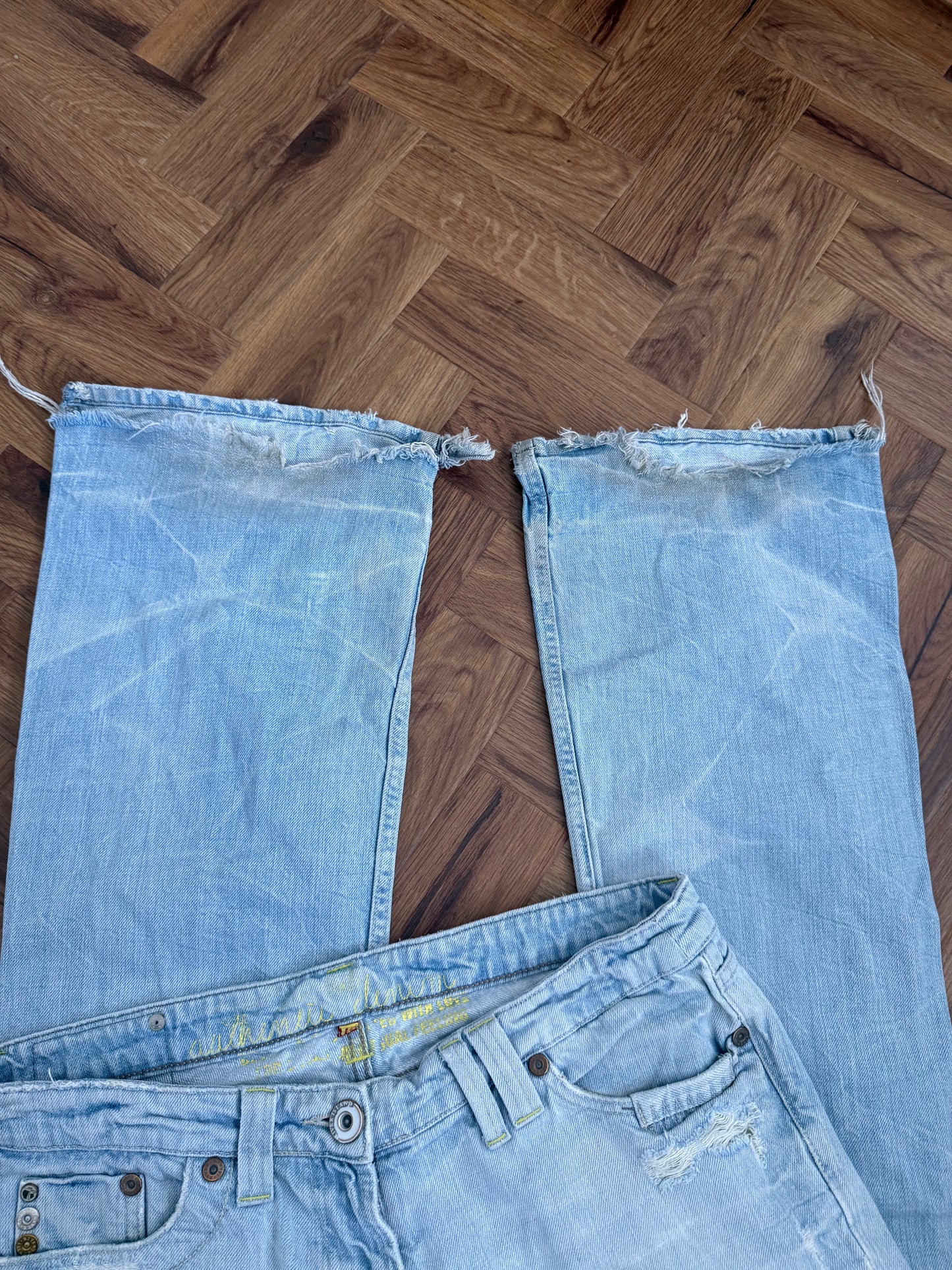 Y2K Distressed Baggy Jean (UK14)