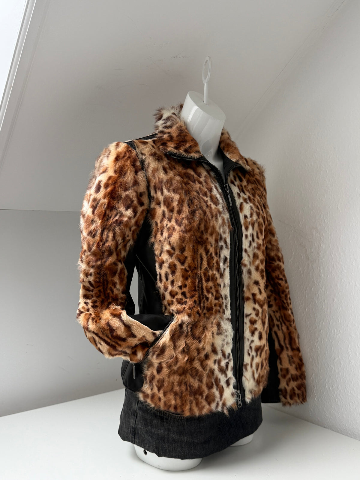 Leopard Faux Fur Jacket With Leather Accents (M)