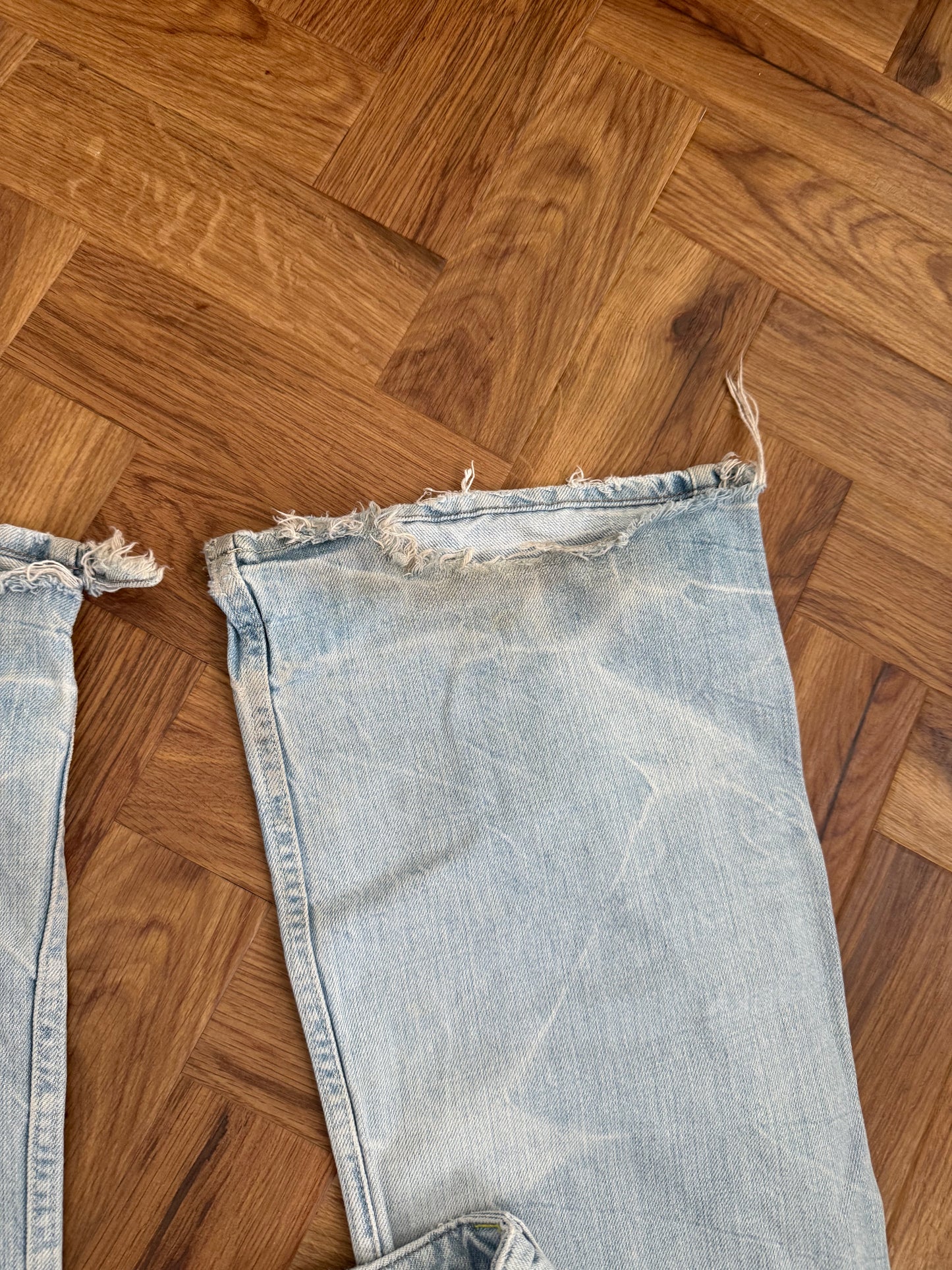 Y2K Distressed Baggy Jean (UK14)