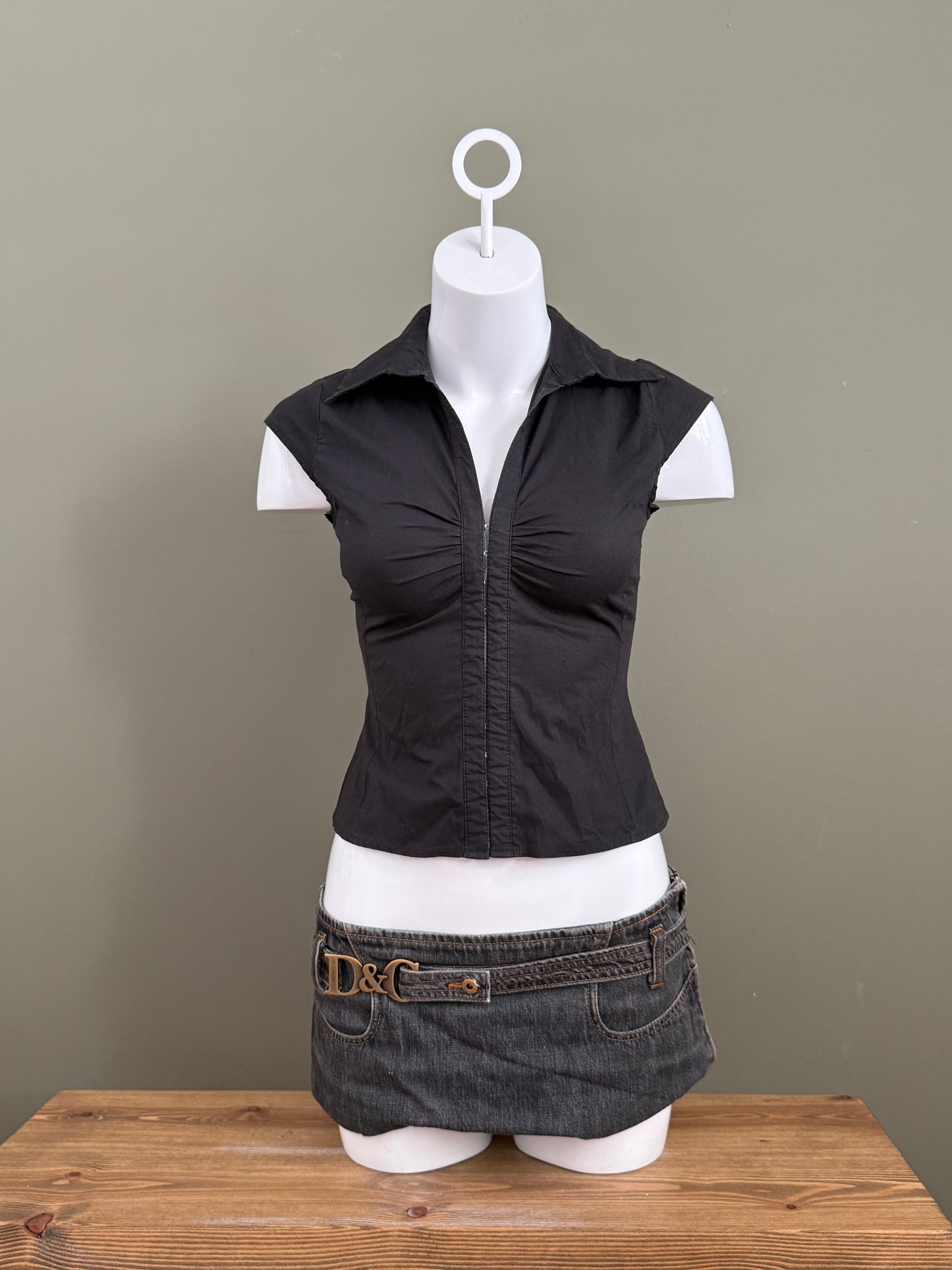 Hook & Eye Fitted Blouse (UK8)